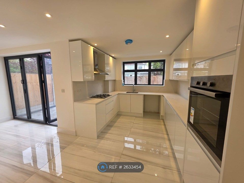 Property photo 1 of 8 Kitchen