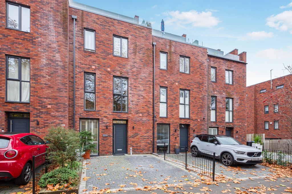 Property photo 2 of 27 St. Stephen Street