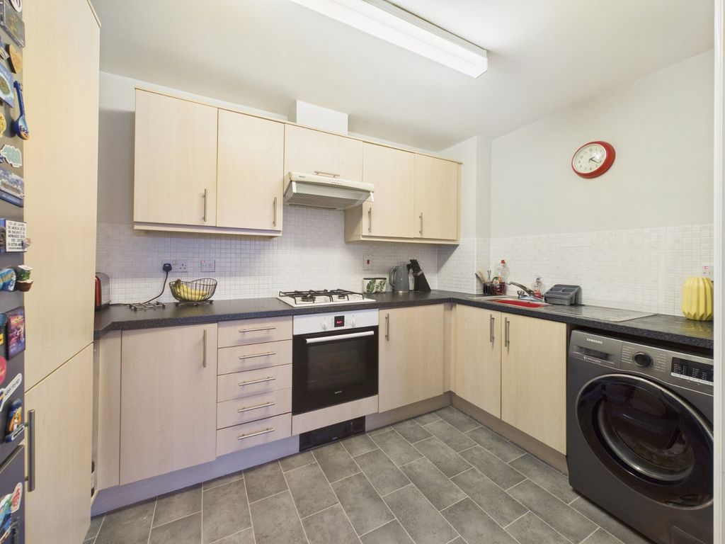 Property photo 3 of 7 Kitchen