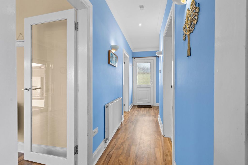 Property photo 2 of 32