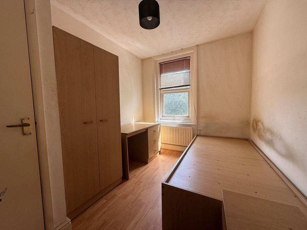 Property photo 2 of 8 4