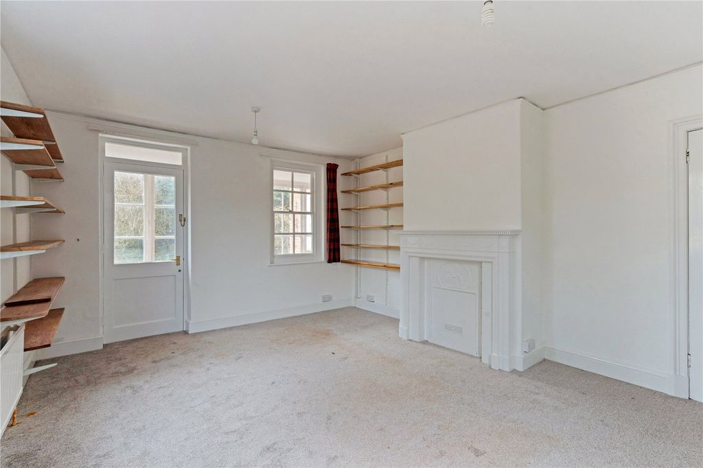 Property photo 3 of 11 Sitting Room