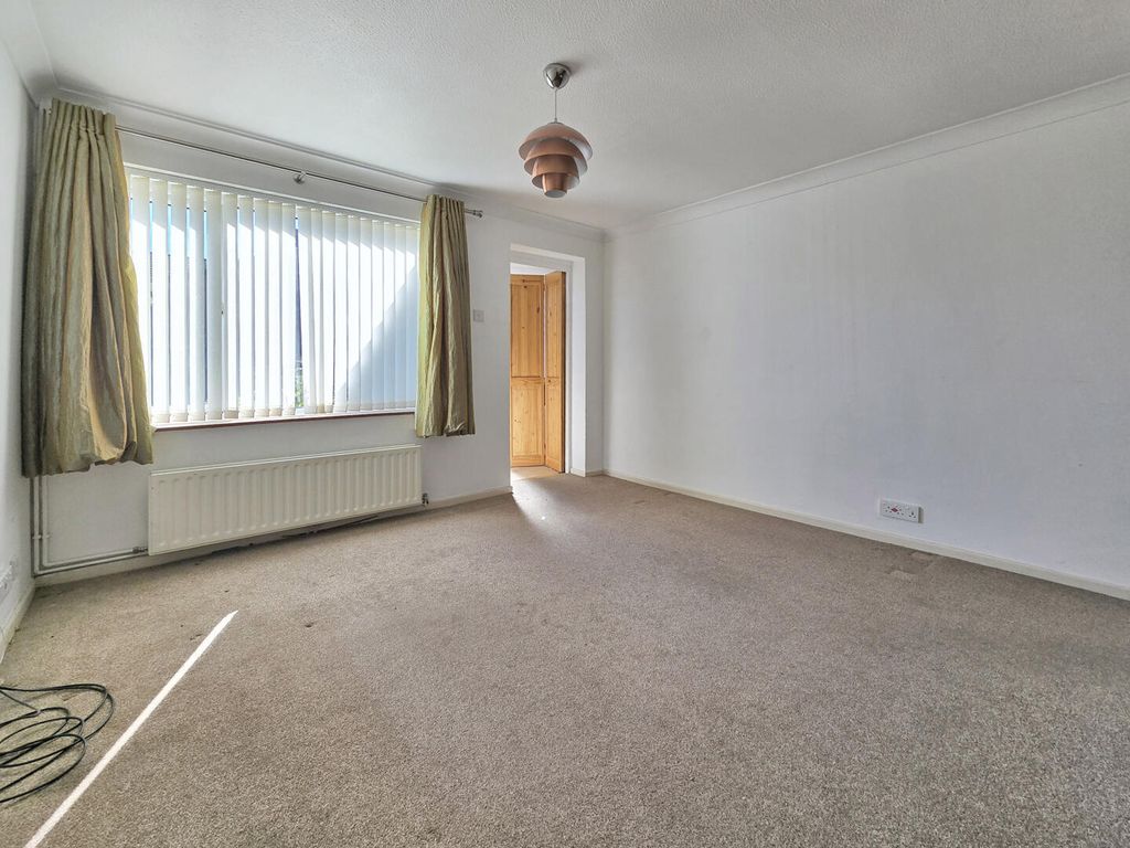 Property photo 2 of 18 Living Room