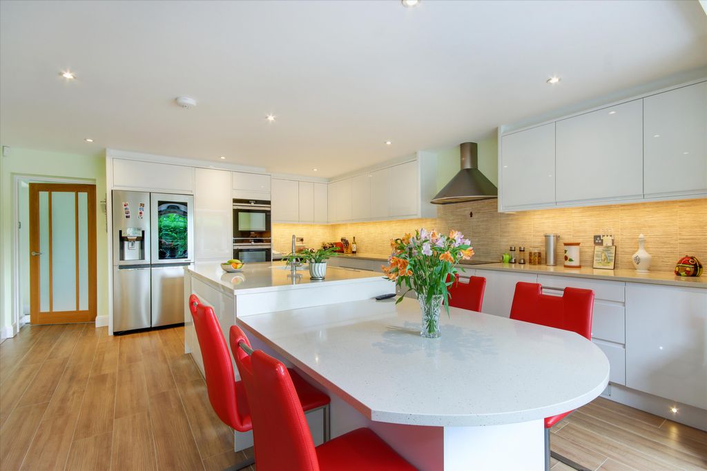 5 bed detached house for saleRectory Close, Etchingham Road, Burwash, Etchingham TN19 photo 5