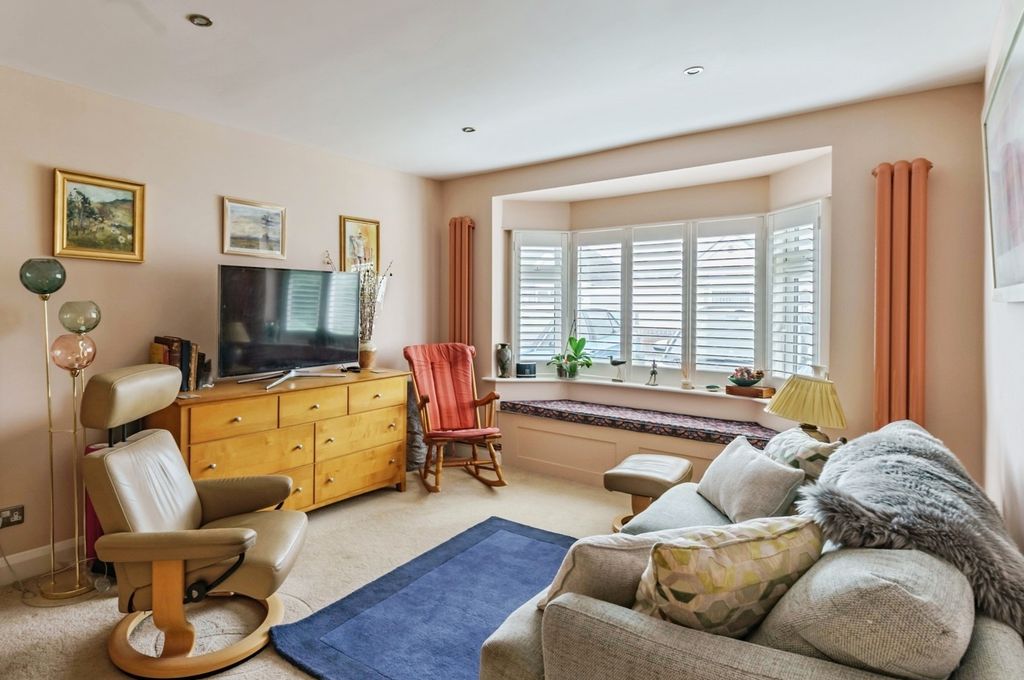 Property photo 2 of 18