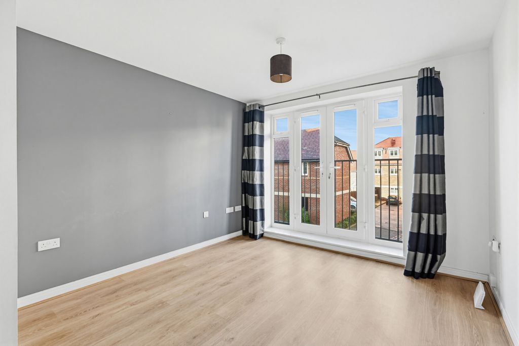 Property photo 2 of 22 Picture No. 21