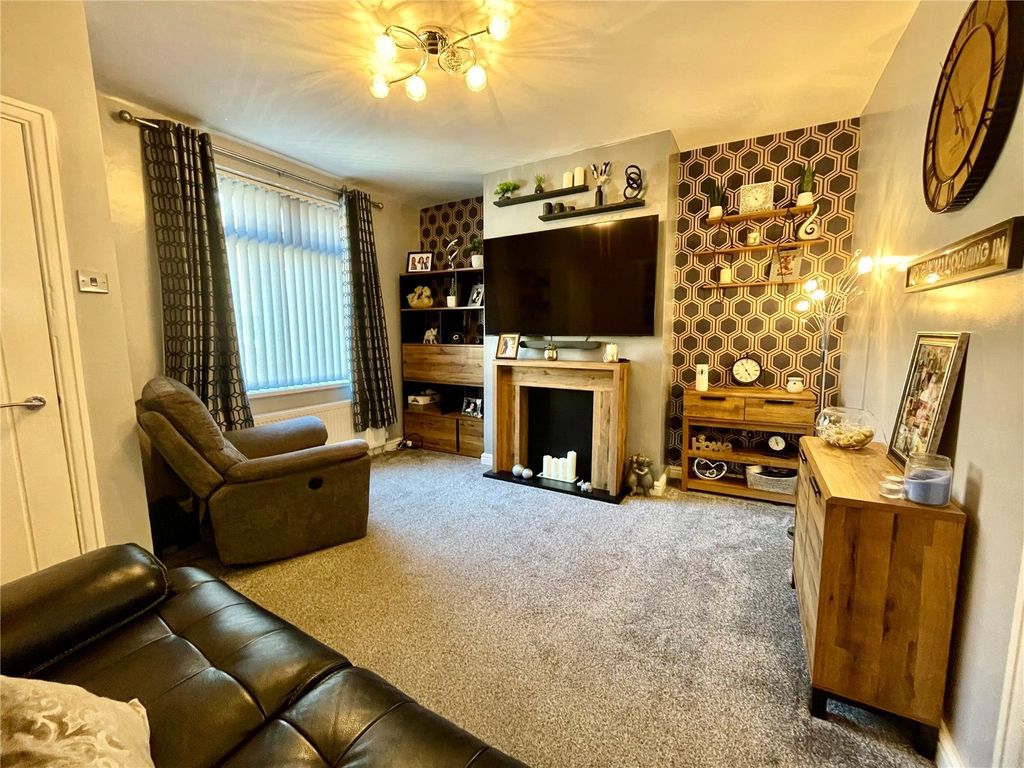 Property photo 3 of 12 Lounge