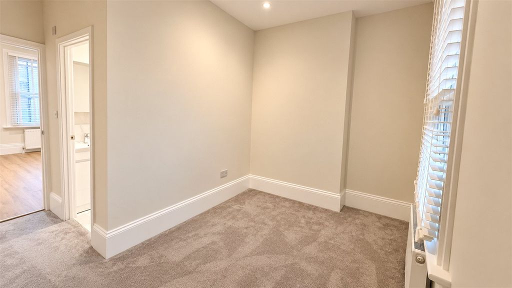 Property photo 3 of 5 Bedroom