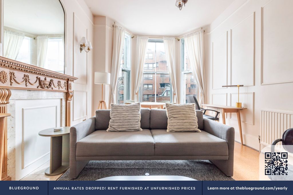 Property photo 3 of 21 Living Room