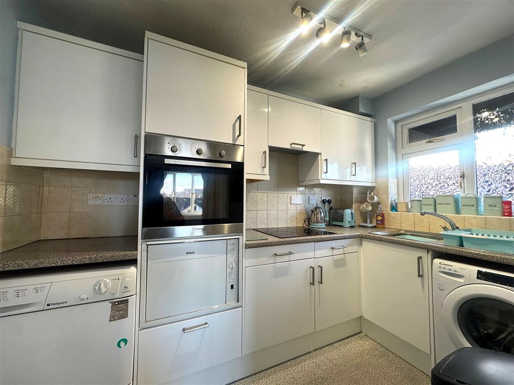 Property photo 2 of 8 Coopers Estate Agents