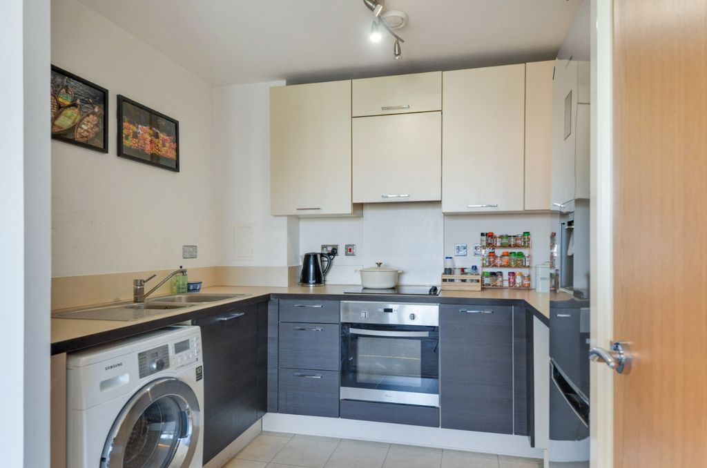Property photo 3 of 16 4374453