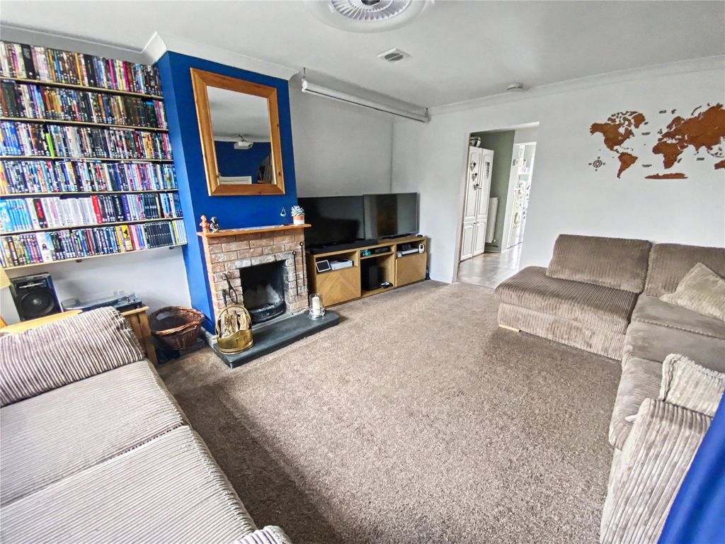 Property photo 3 of 16 Sitting Room