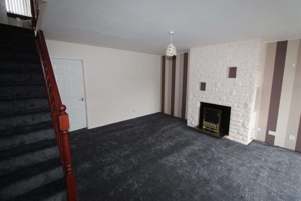 Property photo 1 of 12 Lounge 1.Jpg