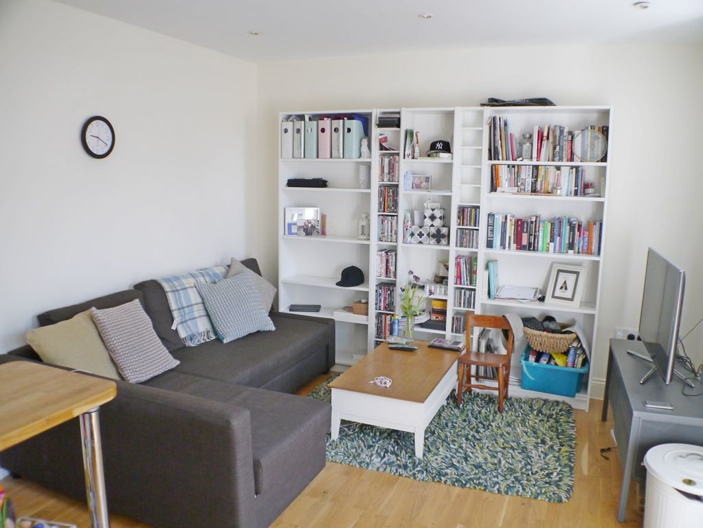 Property photo 2 of 6 Lounge Flat In Bognor Regis