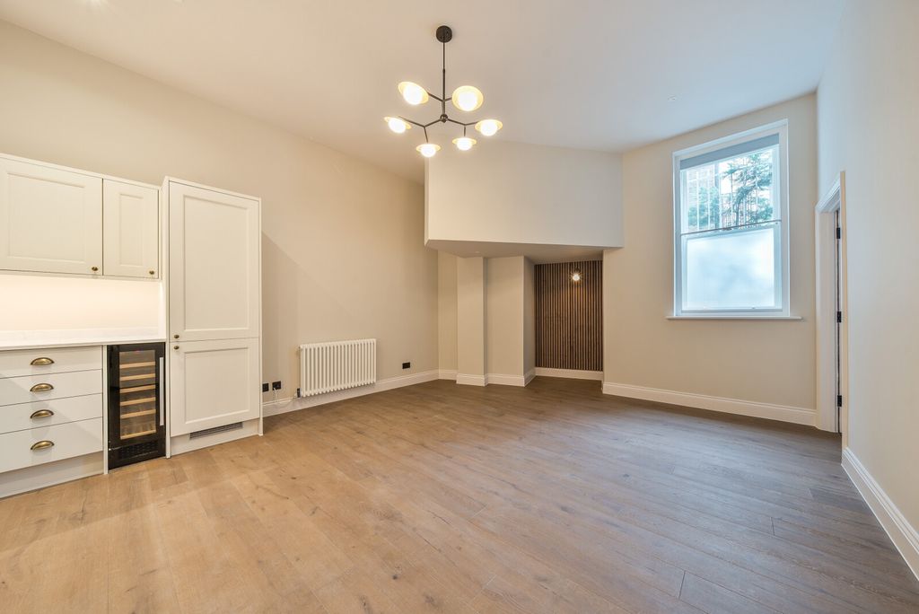 Property photo 2 of 13 Living Room/Kitchen