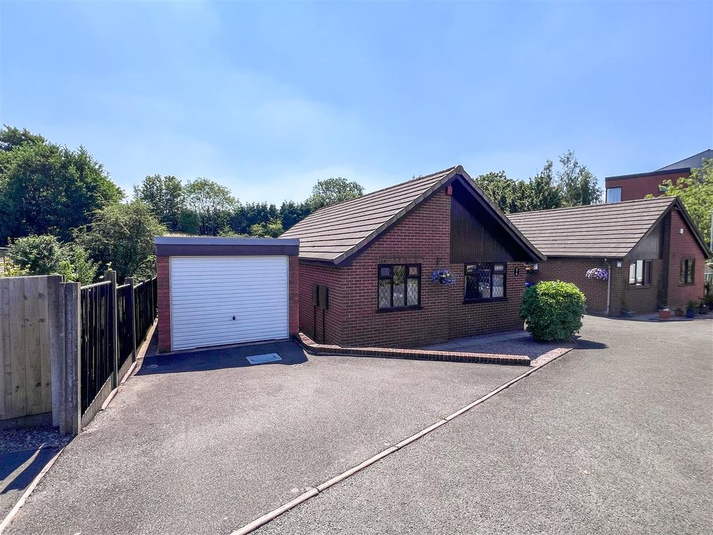 Property photo 1 of 21 Frontage