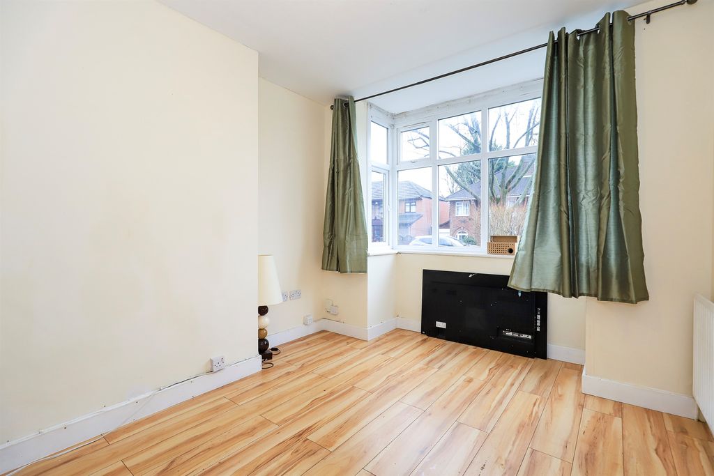 Property photo 3 of 12