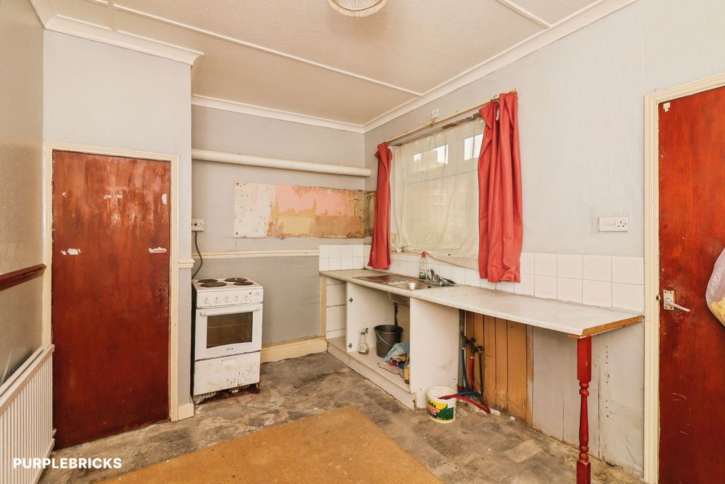 Property photo 2 of 27