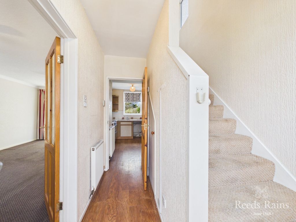 Property photo 3 of 17 Entrance Hall