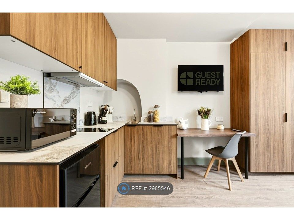 Property photo 1 of 18 King Studio (6)