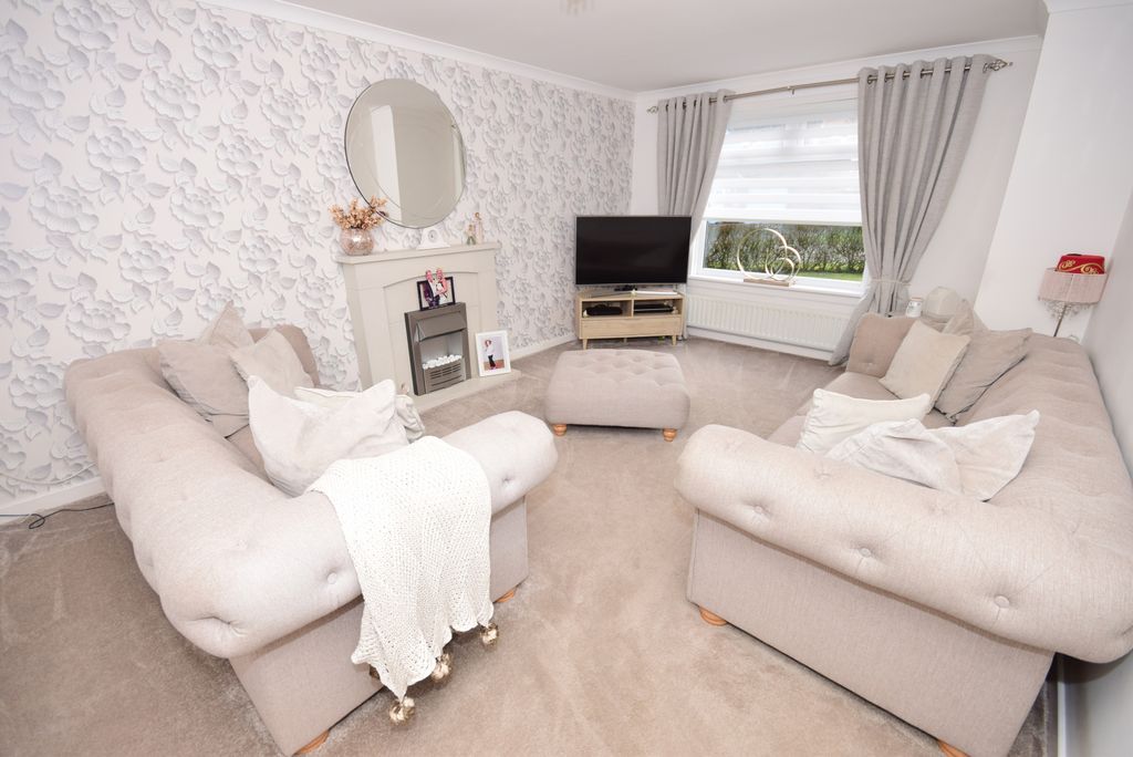 Property photo 2 of 23 Lounge