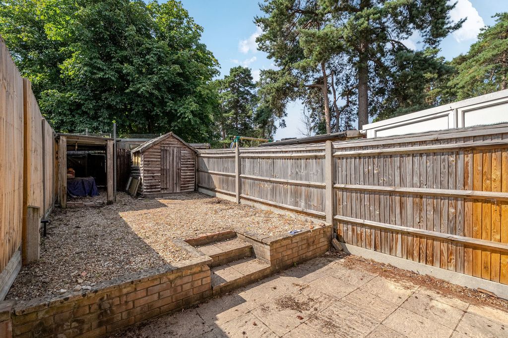 Property photo 3 of 17 Garden