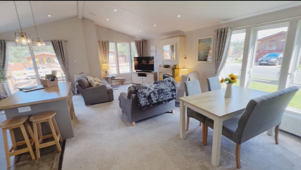 Property photo 2 of 12 Willerby Lodge In Felmoor Dining