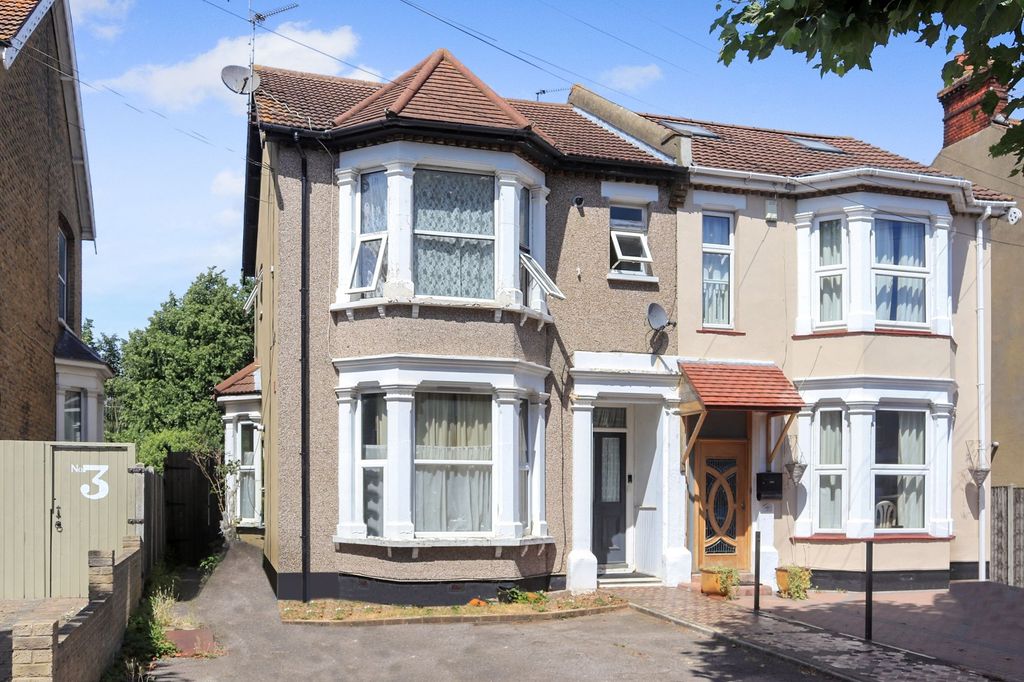 Property photo 1 of 8