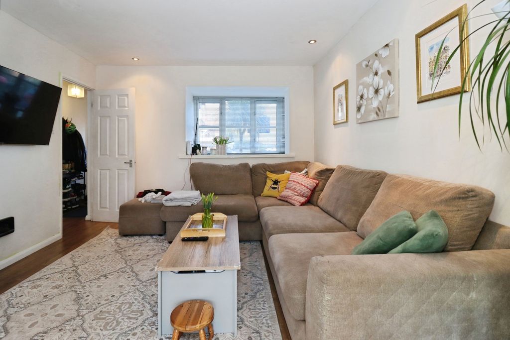 Property photo 3 of 18 Pbox-Img.Jpg