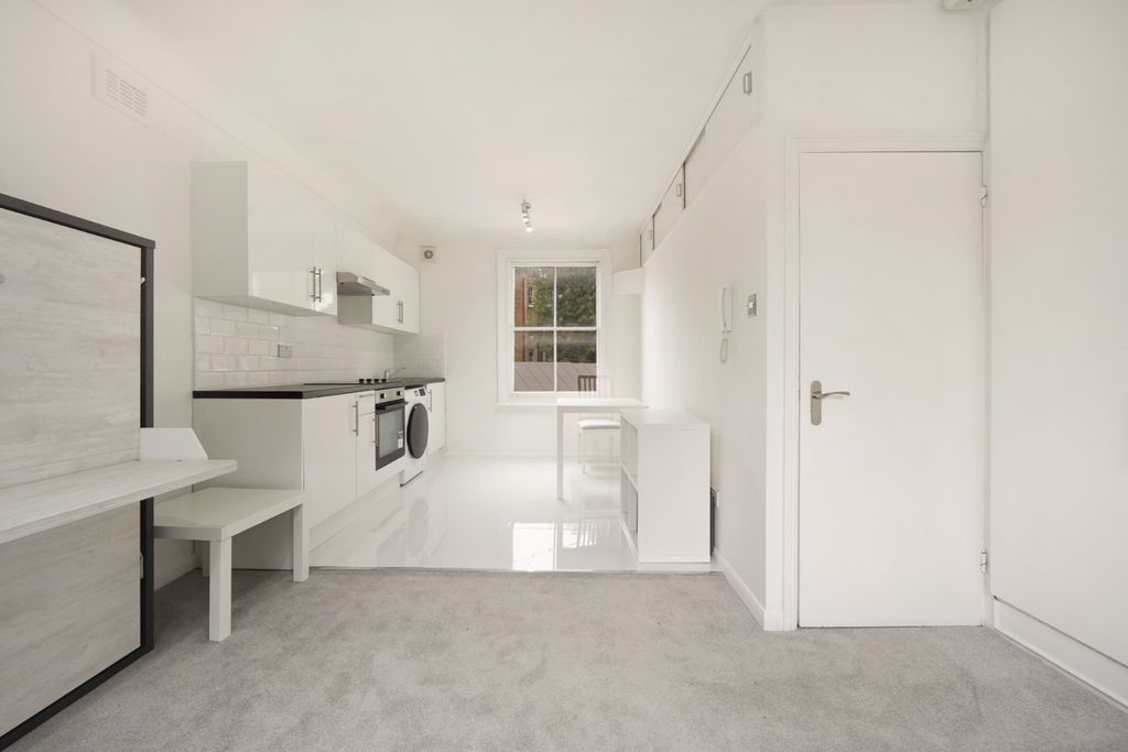 Property photo 2 of 14 5328391