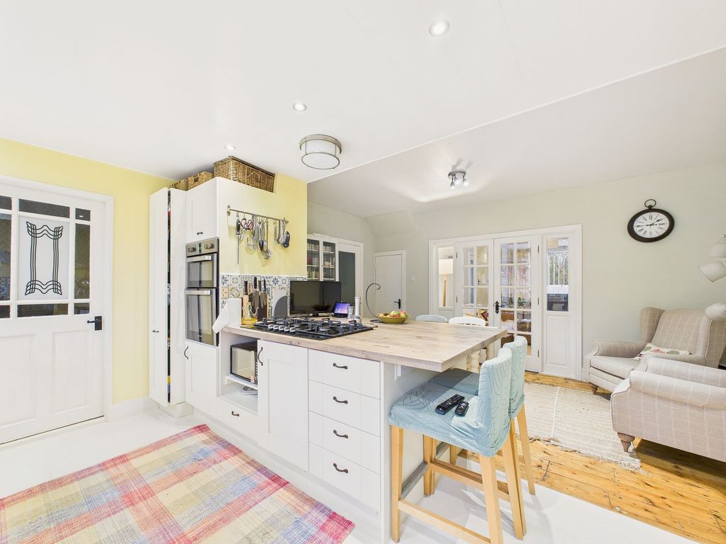 Property photo 3 of 9 Dining Kitchen