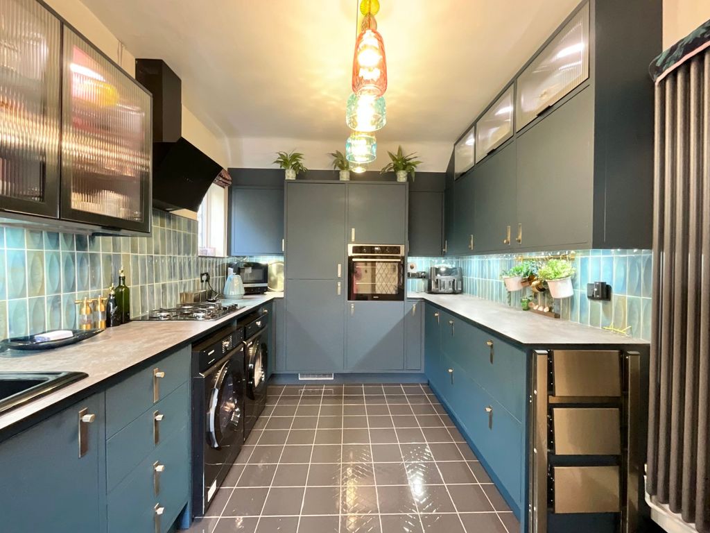 Property photo 2 of 25