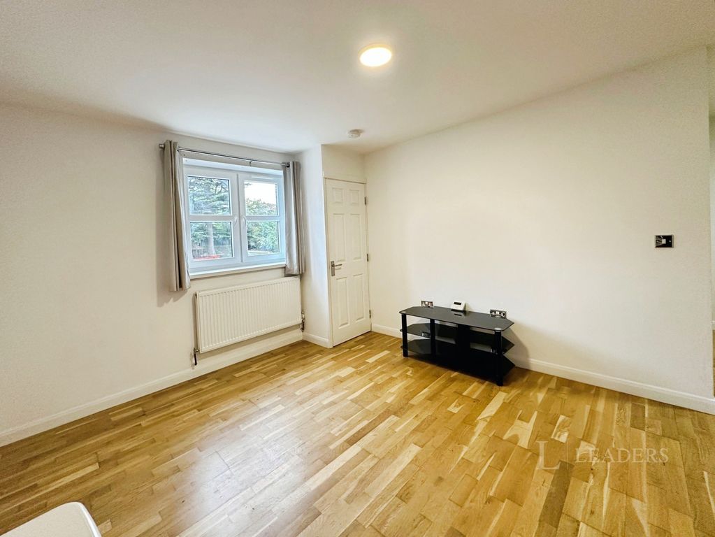 Property photo 3 of 17 Pbox-Img.Jpg