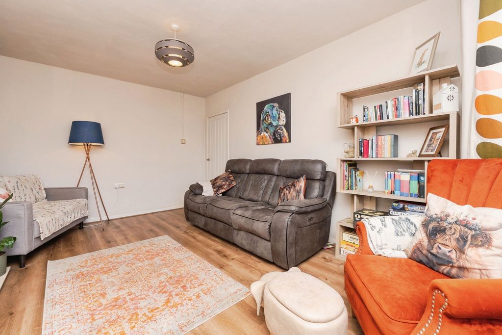 Property photo 3 of 19 Pbox-Img.Jpg