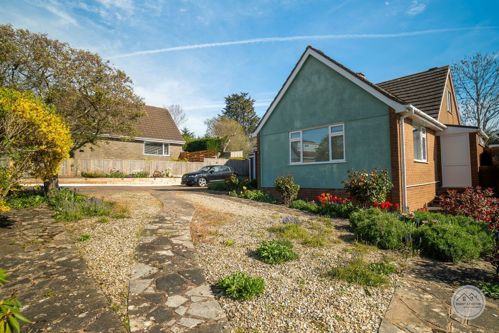 Property photo 2 of 32