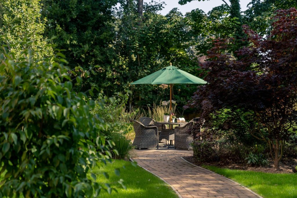 Property photo 3 of 13 Garden