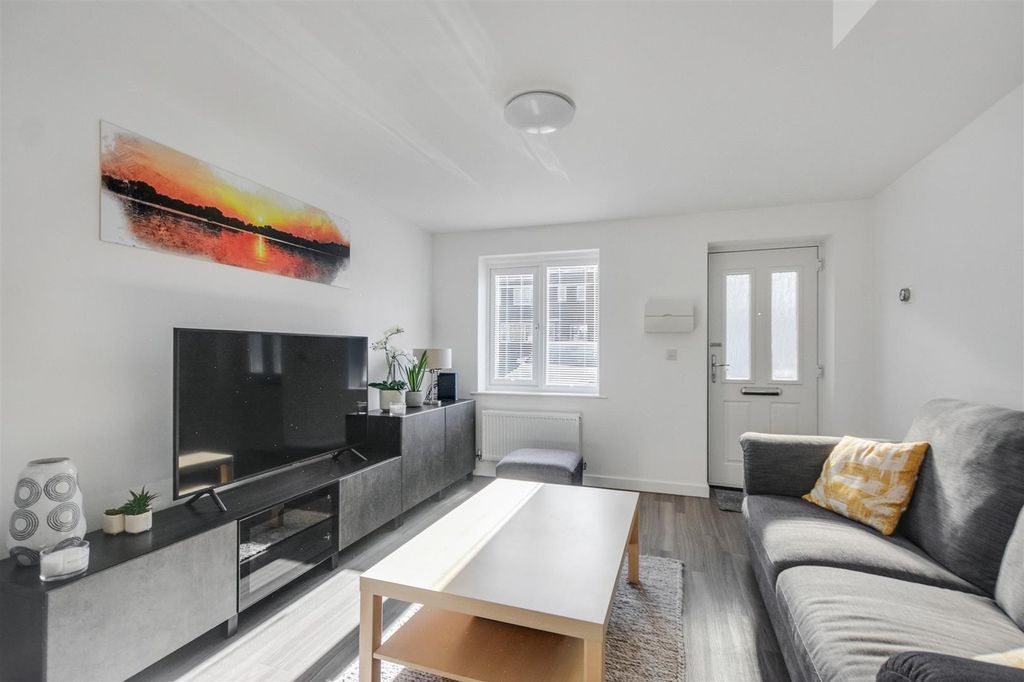 Property photo 2 of 25 Lounge_1.Jpeg