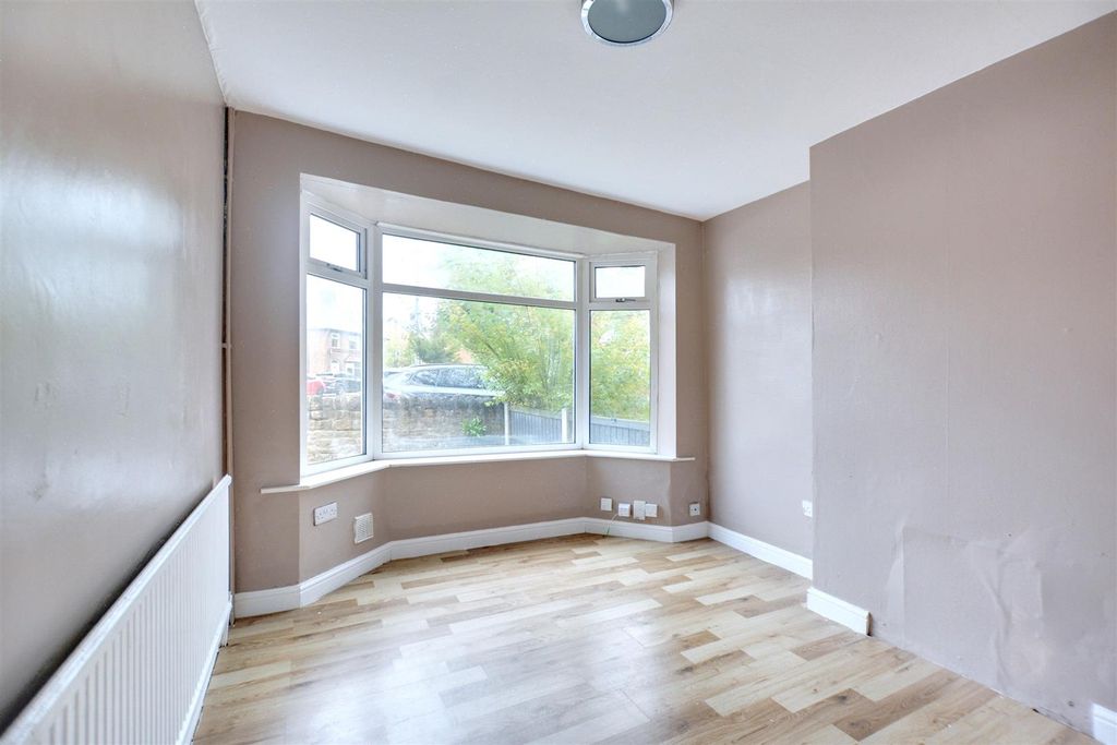 Property photo 2 of 18 Lounge_1.Jpeg