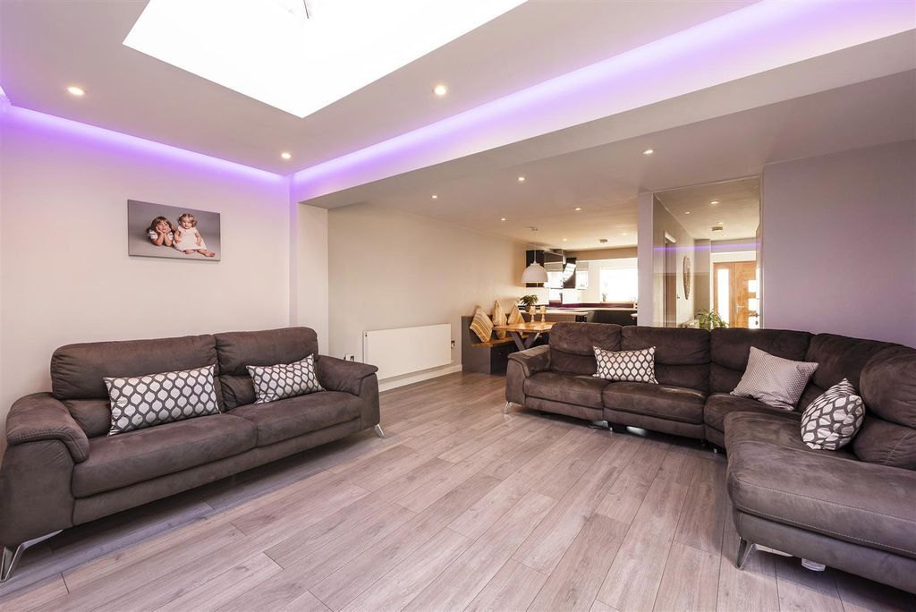 Property photo 3 of 15 4 Gilwell Close, Tn10 4En 007.Jpg