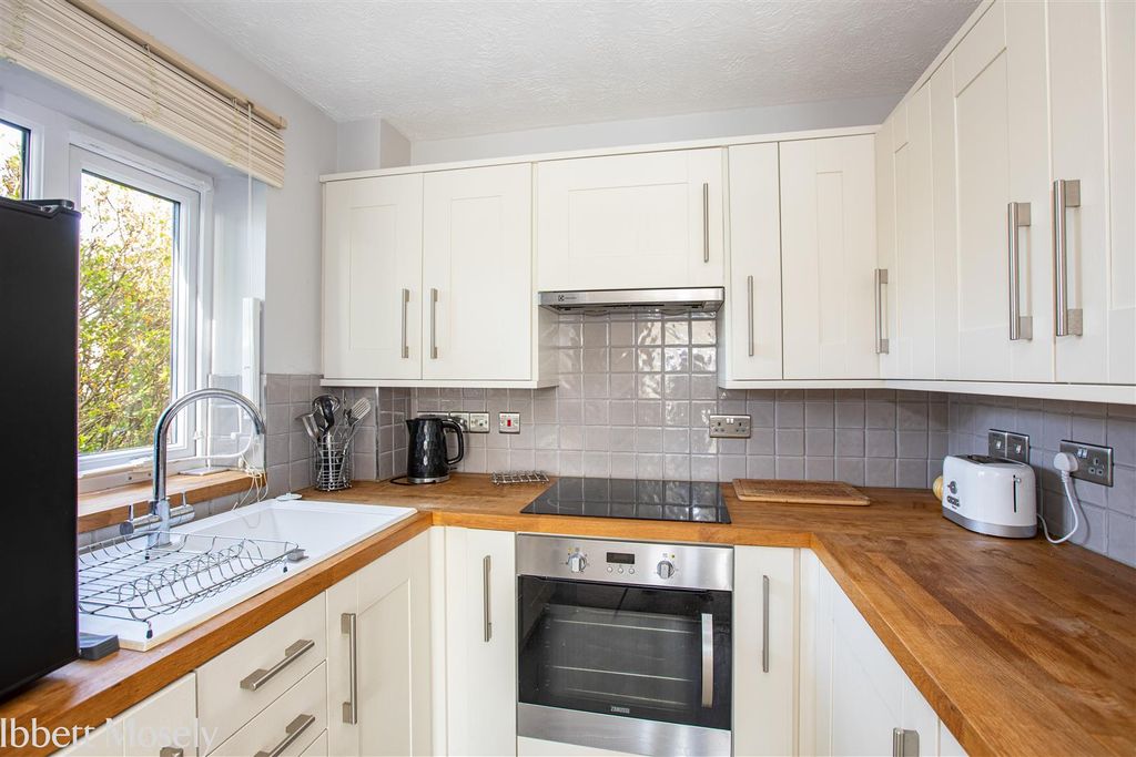Property photo 2 of 11 20260422-15 Tudor Court24.Jpg