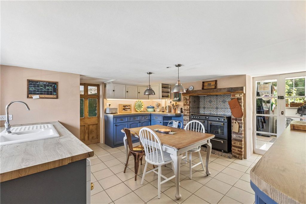Property photo 2 of 22 Kitchen/Breakfast Rm
