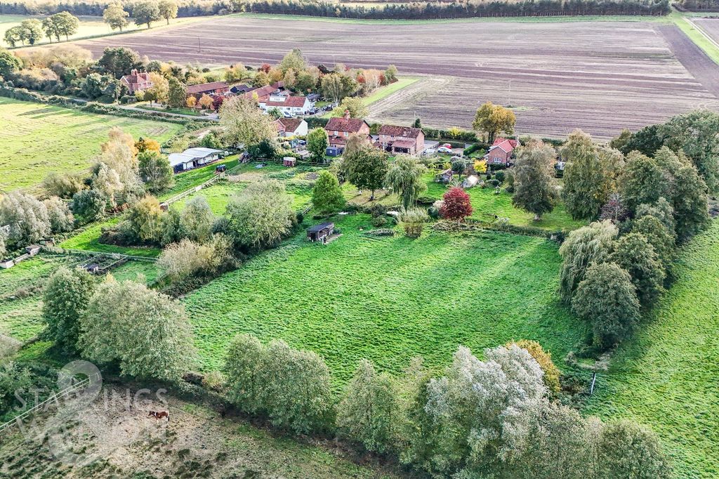 Property photo 2 of 43