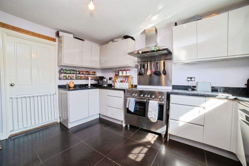 Property photo 3 of 25 Pbox-Img.Jpg