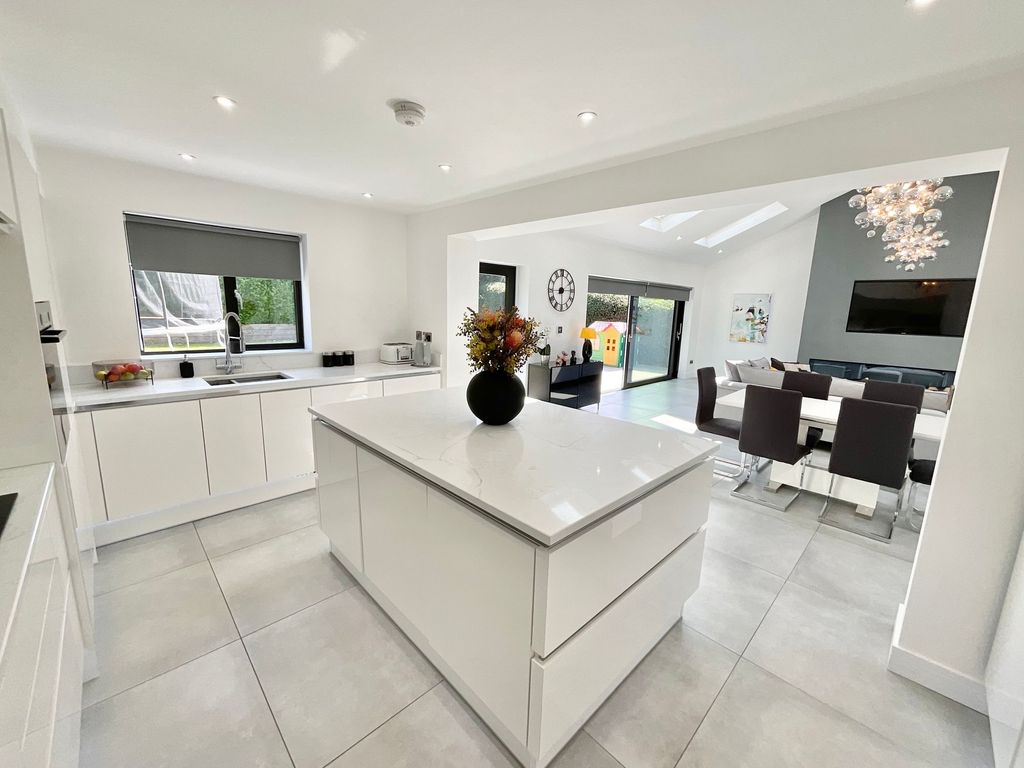 Property photo 3 of 33
