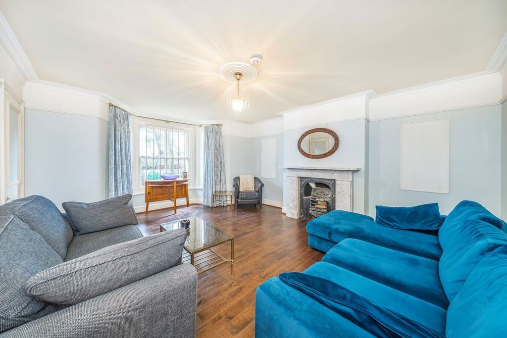Property photo 1 of 8