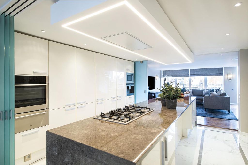 Property photo 3 of 10 Photo 2