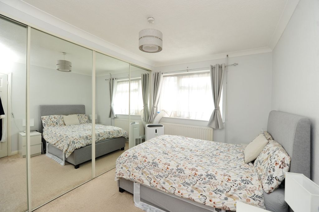 Property photo 3 of 6 Bedroom 1
