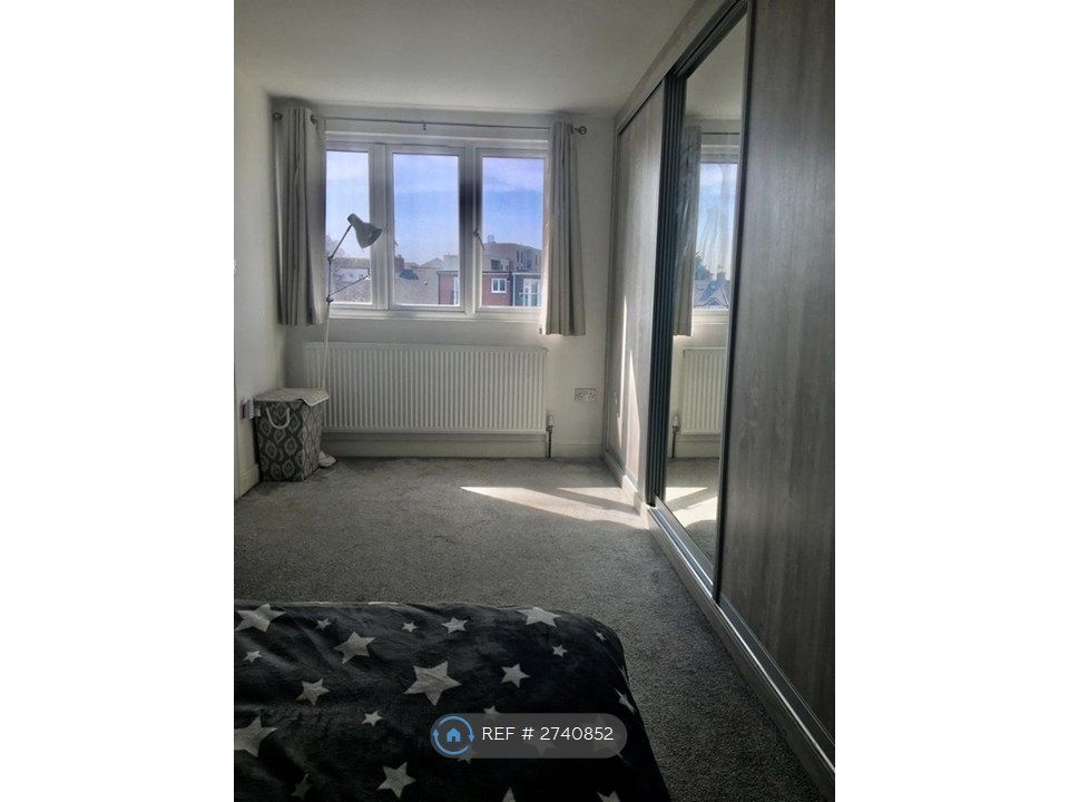 Property photo 2 of 15 Large Master Bedrrom 1