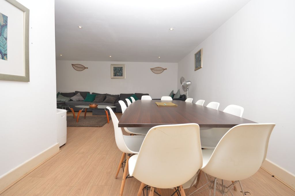 Property photo 2 of 12 Gallery