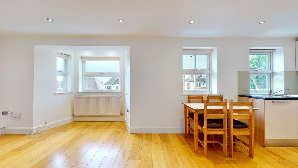 Property photo 3 of 24